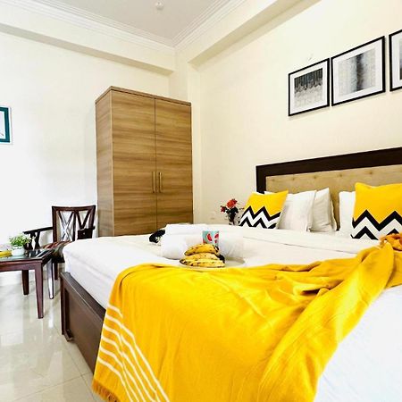 Bluo Studio4 Golf Course Road - Gym, Balcony, Lift Gurgaon Exteriör bild