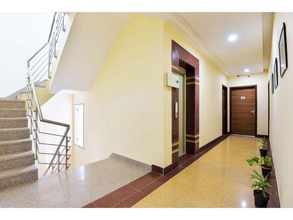 Bluo Studio4 Golf Course Road - Gym, Balcony, Lift Gurgaon Exteriör bild