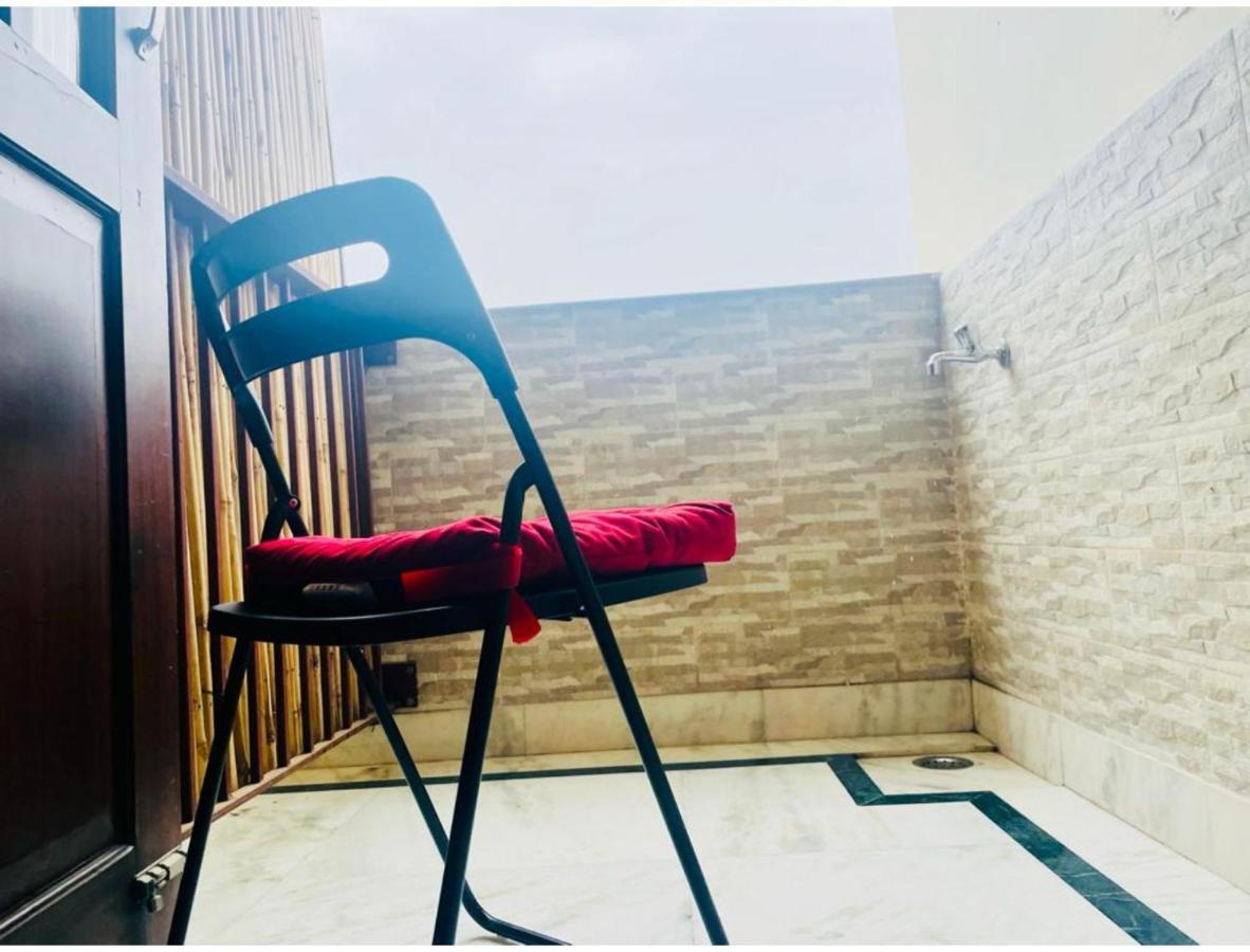 Bluo Studio4 Golf Course Road - Gym, Balcony, Lift Gurgaon Exteriör bild