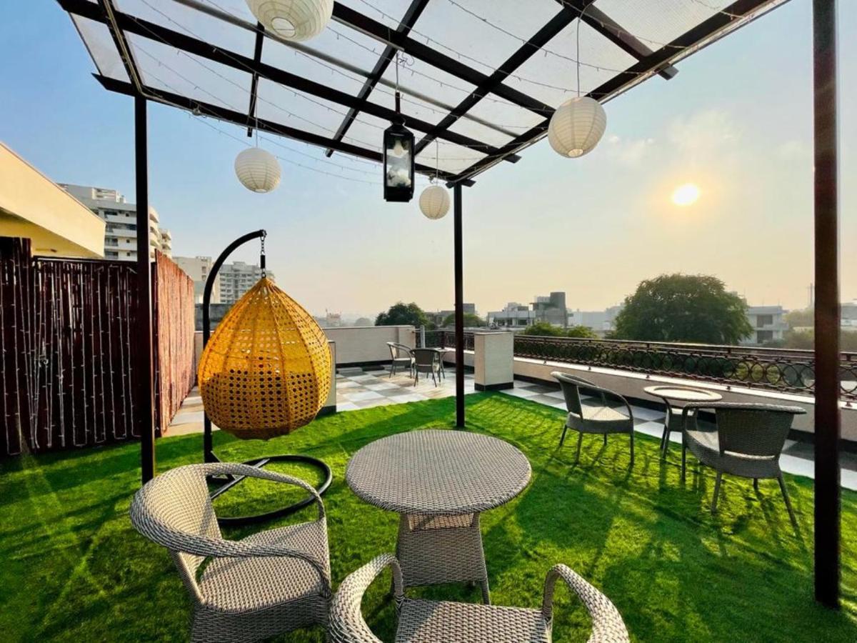 Bluo Studio4 Golf Course Road - Gym, Balcony, Lift Gurgaon Exteriör bild