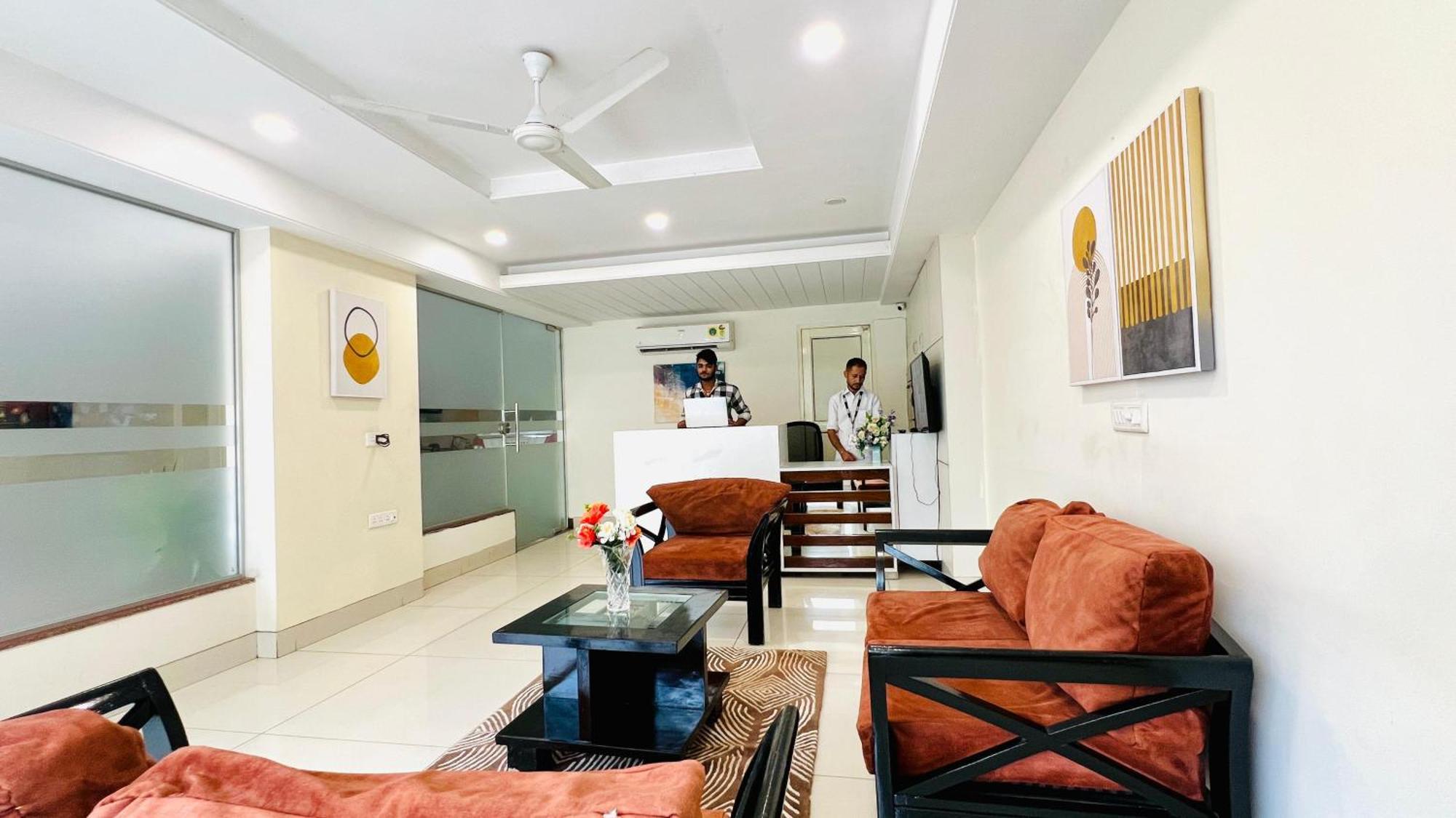 Bluo Studio4 Golf Course Road - Gym, Balcony, Lift Gurgaon Exteriör bild