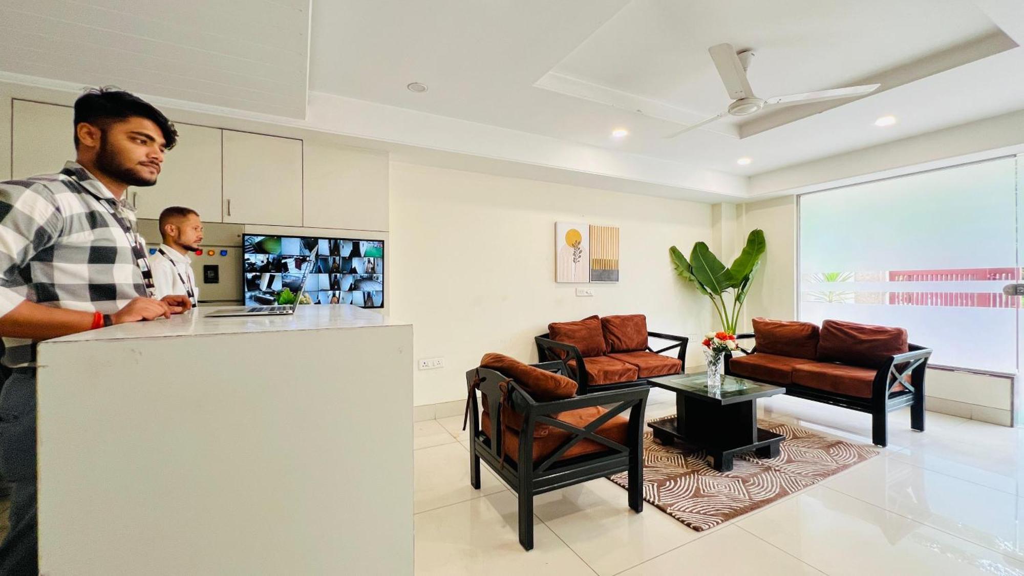 Bluo Studio4 Golf Course Road - Gym, Balcony, Lift Gurgaon Exteriör bild