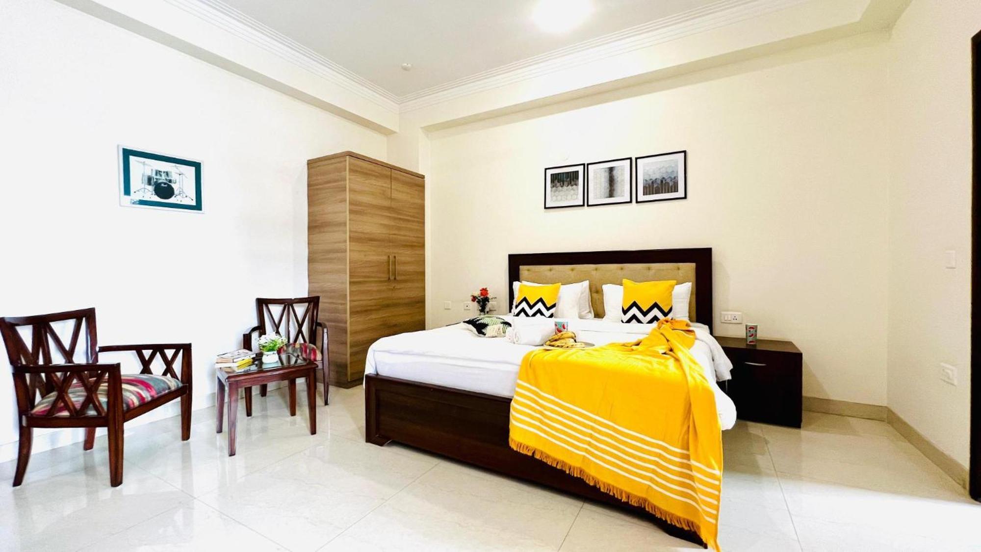 Bluo Studio4 Golf Course Road - Gym, Balcony, Lift Gurgaon Exteriör bild