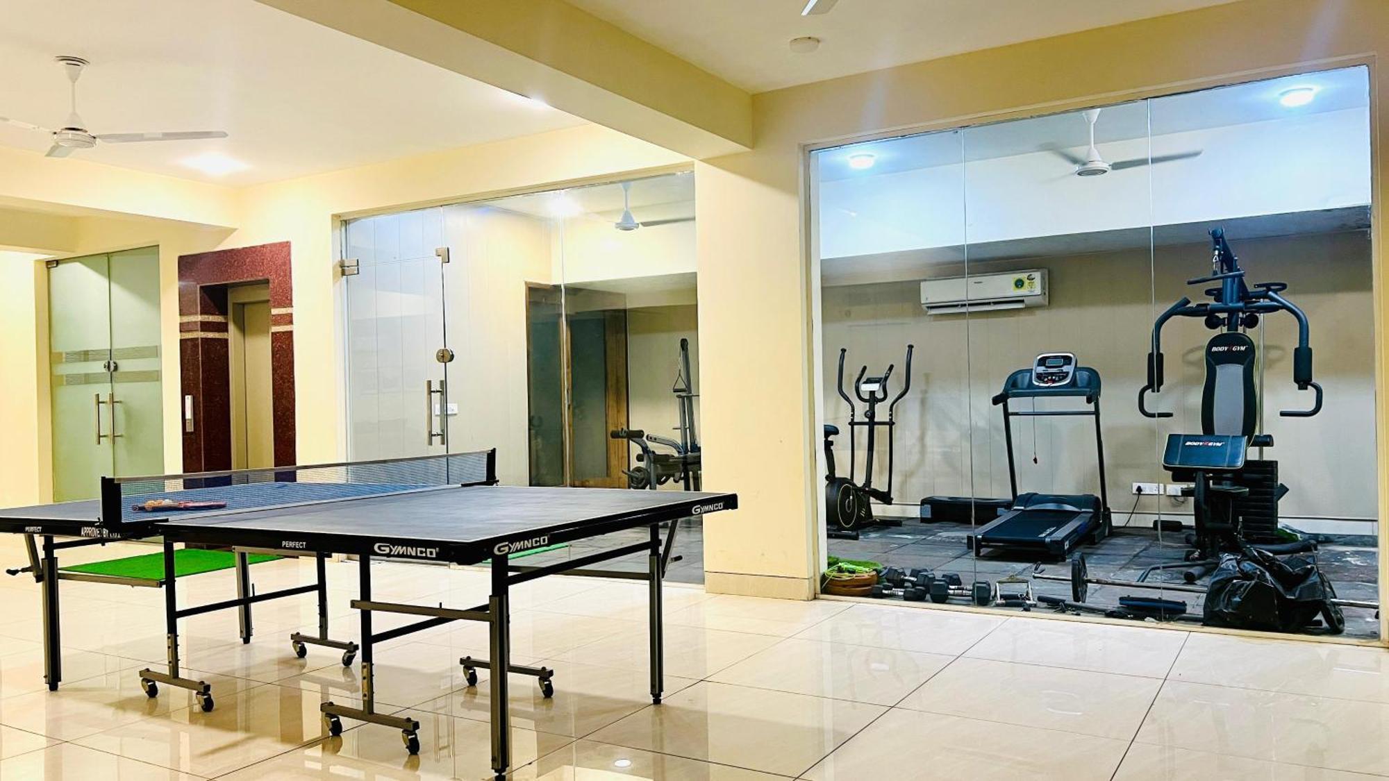 Bluo Studio4 Golf Course Road - Gym, Balcony, Lift Gurgaon Exteriör bild