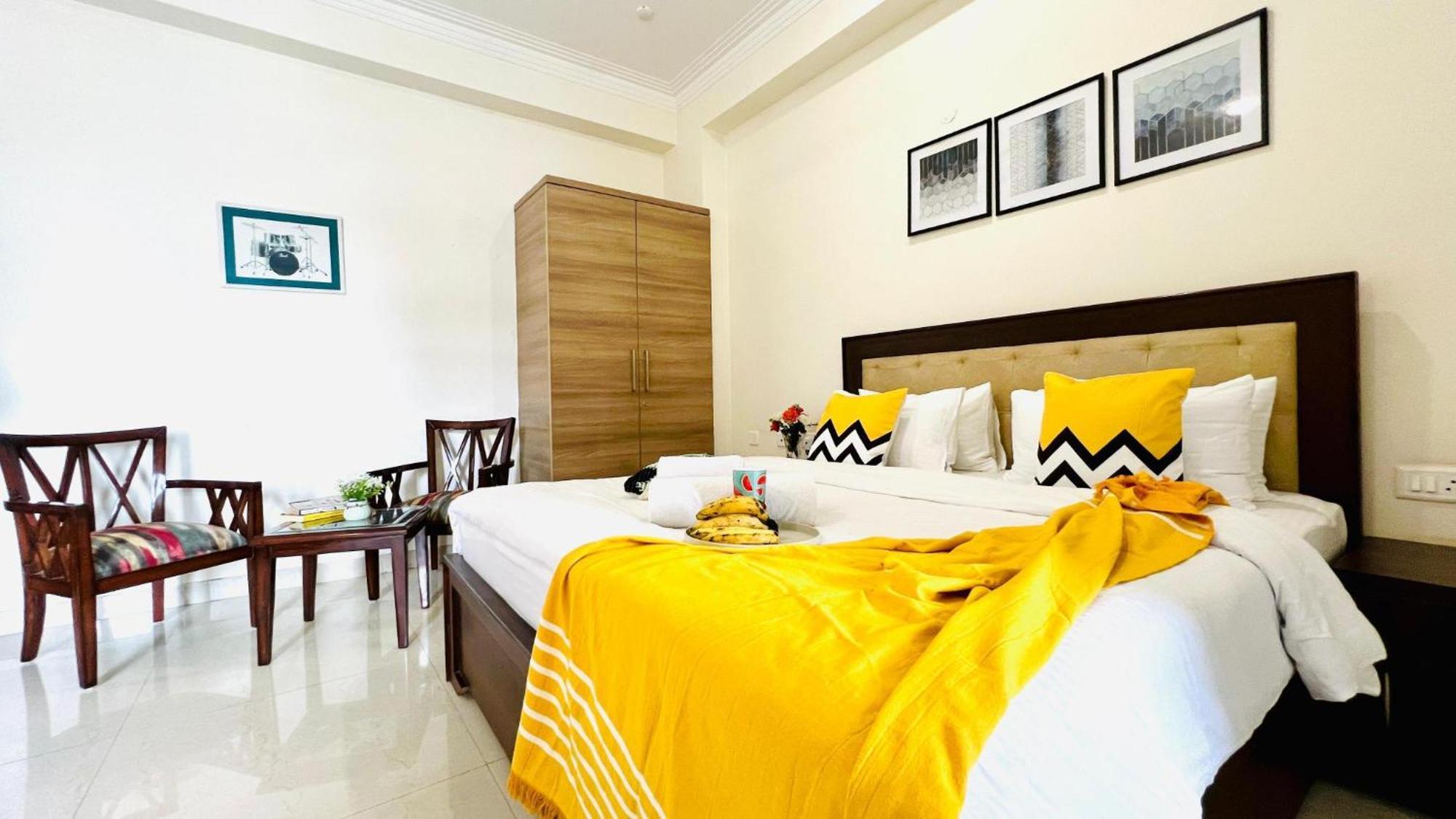Bluo Studio4 Golf Course Road - Gym, Balcony, Lift Gurgaon Exteriör bild