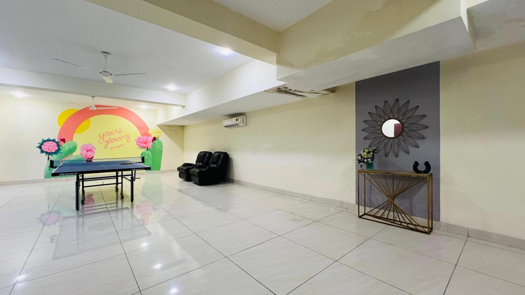 Bluo Studio4 Golf Course Road - Gym, Balcony, Lift Gurgaon Exteriör bild