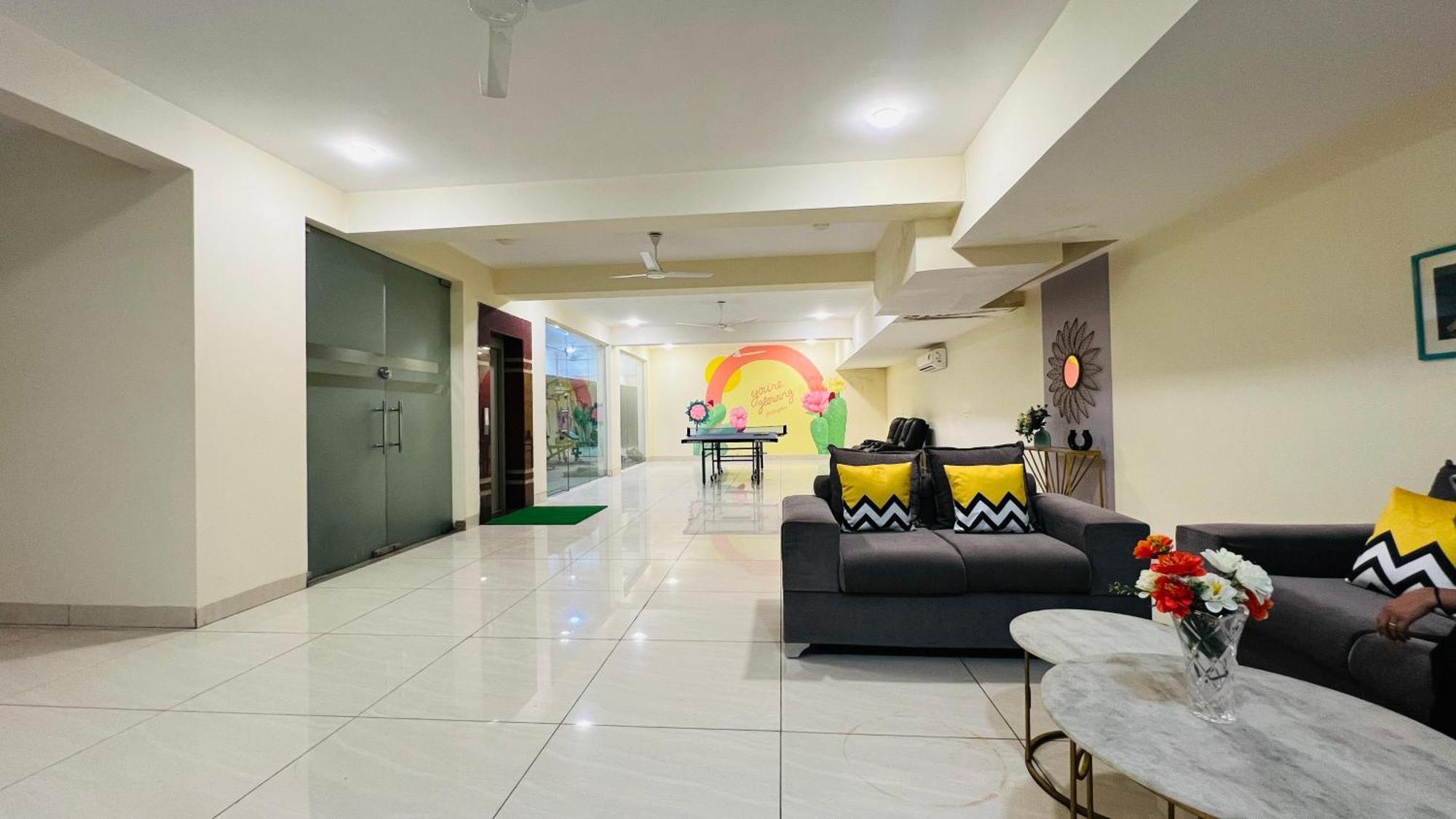 Bluo Studio4 Golf Course Road - Gym, Balcony, Lift Gurgaon Exteriör bild